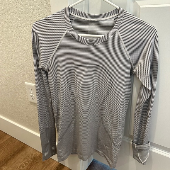 Lululemon Long Sleeve - Picture 1 of 2